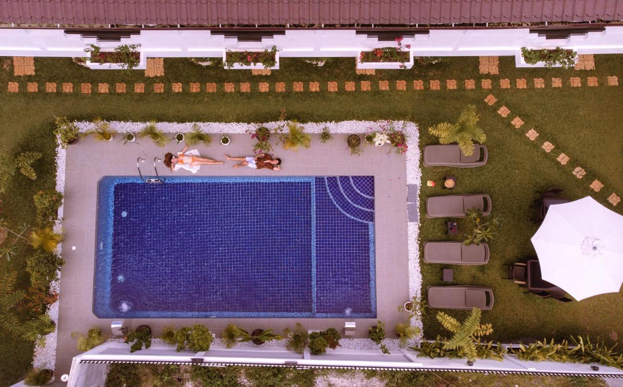 Thistle Inn Panglao Exterior foto